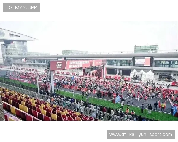 上赛场的清晨,为青春发令!高校接力登上F1赛道,点燃上海青春引擎